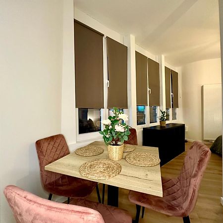 Luxury Suites Mons By Rikas Hotels מראה חיצוני תמונה