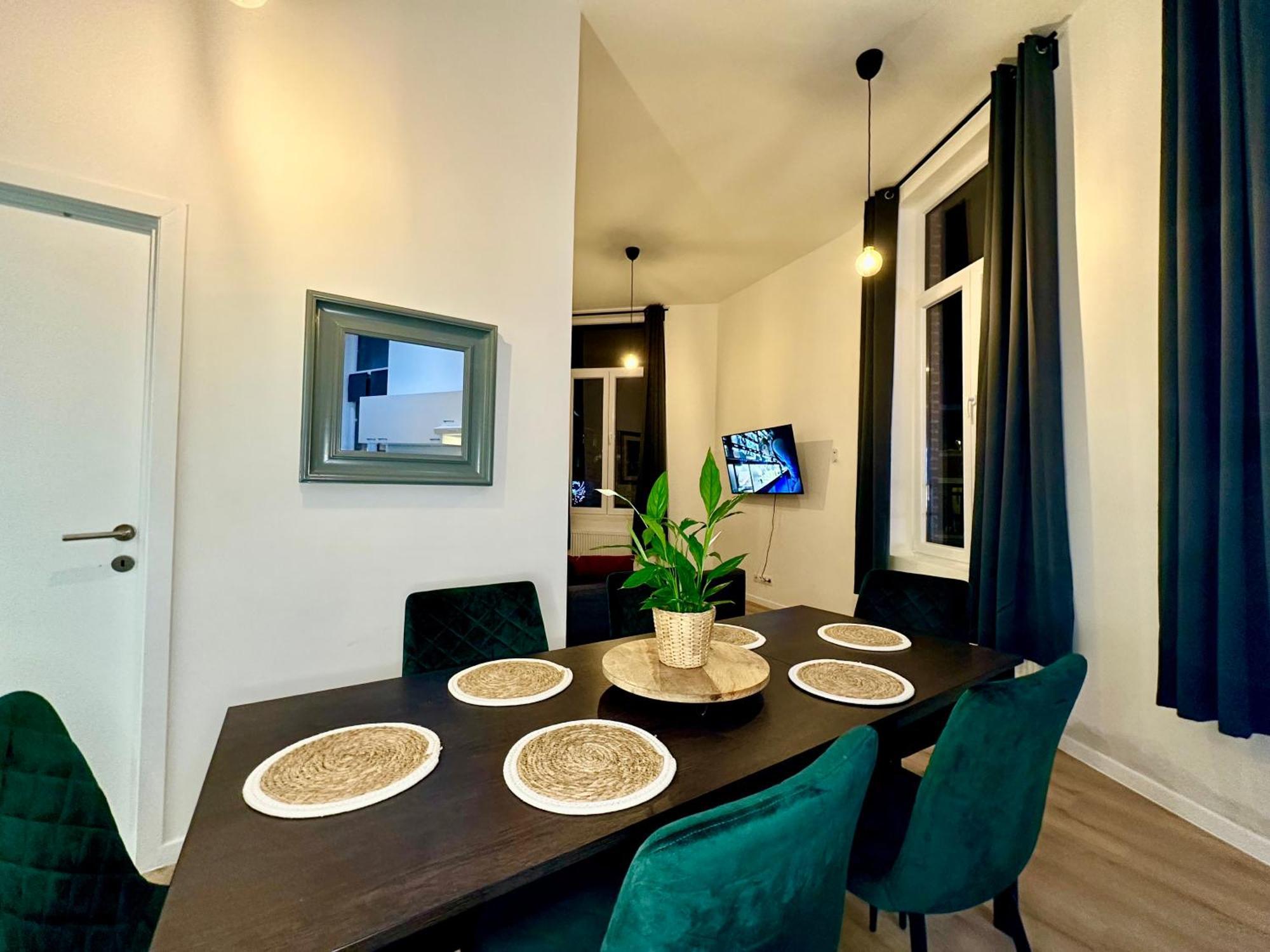 Luxury Suites Mons By Rikas Hotels מראה חיצוני תמונה