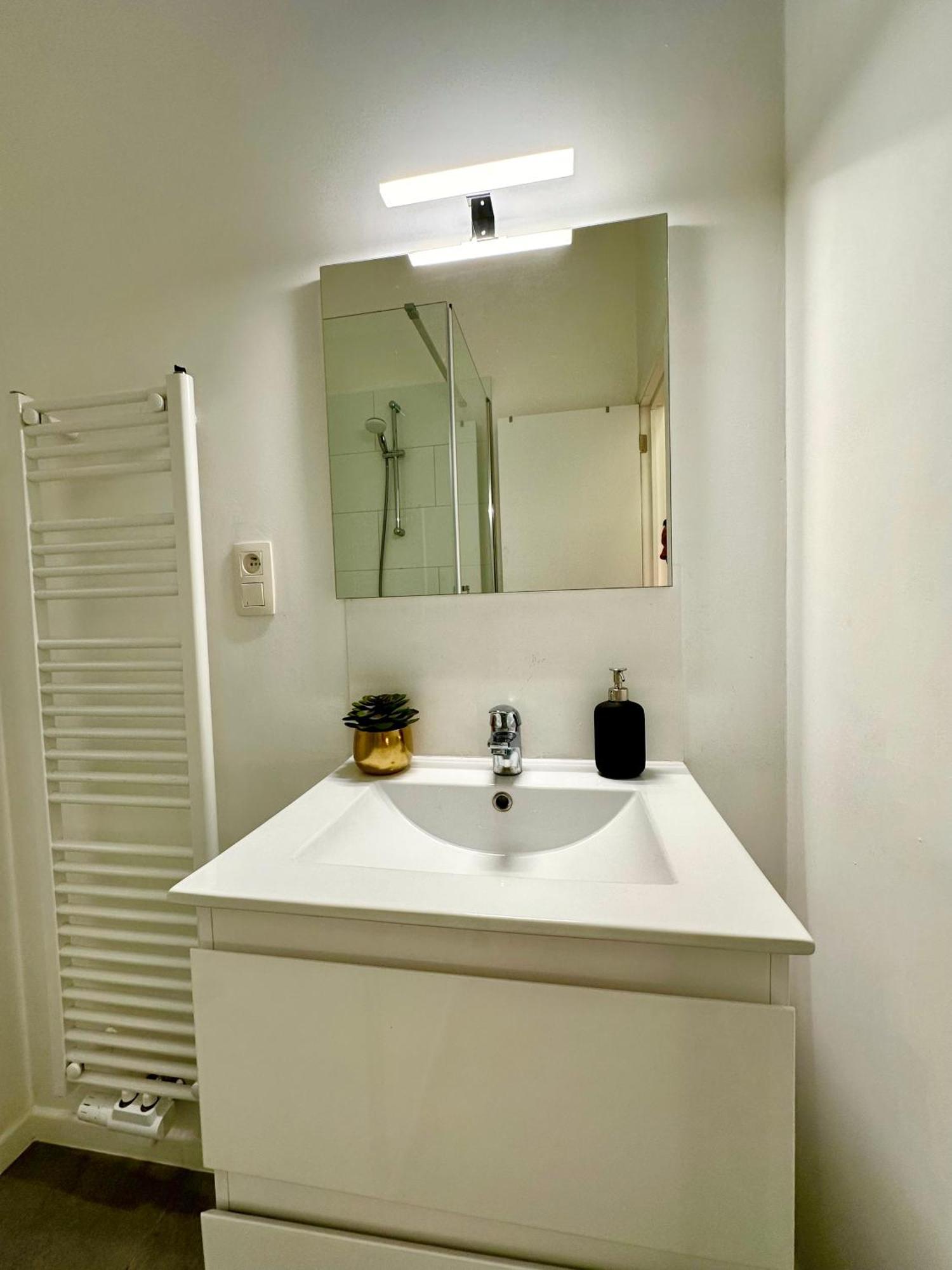 Luxury Suites Mons By Rikas Hotels מראה חיצוני תמונה