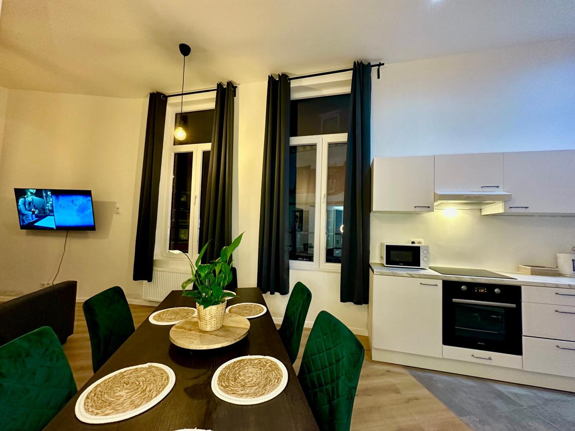 Luxury Suites Mons By Rikas Hotels מראה חיצוני תמונה