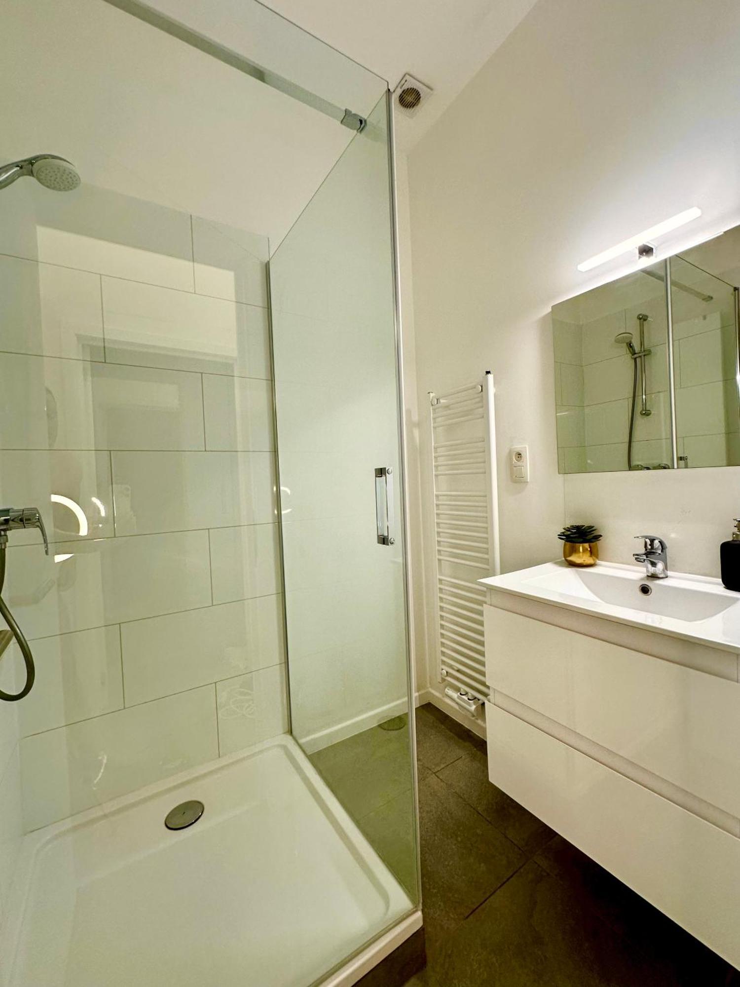 Luxury Suites Mons By Rikas Hotels מראה חיצוני תמונה