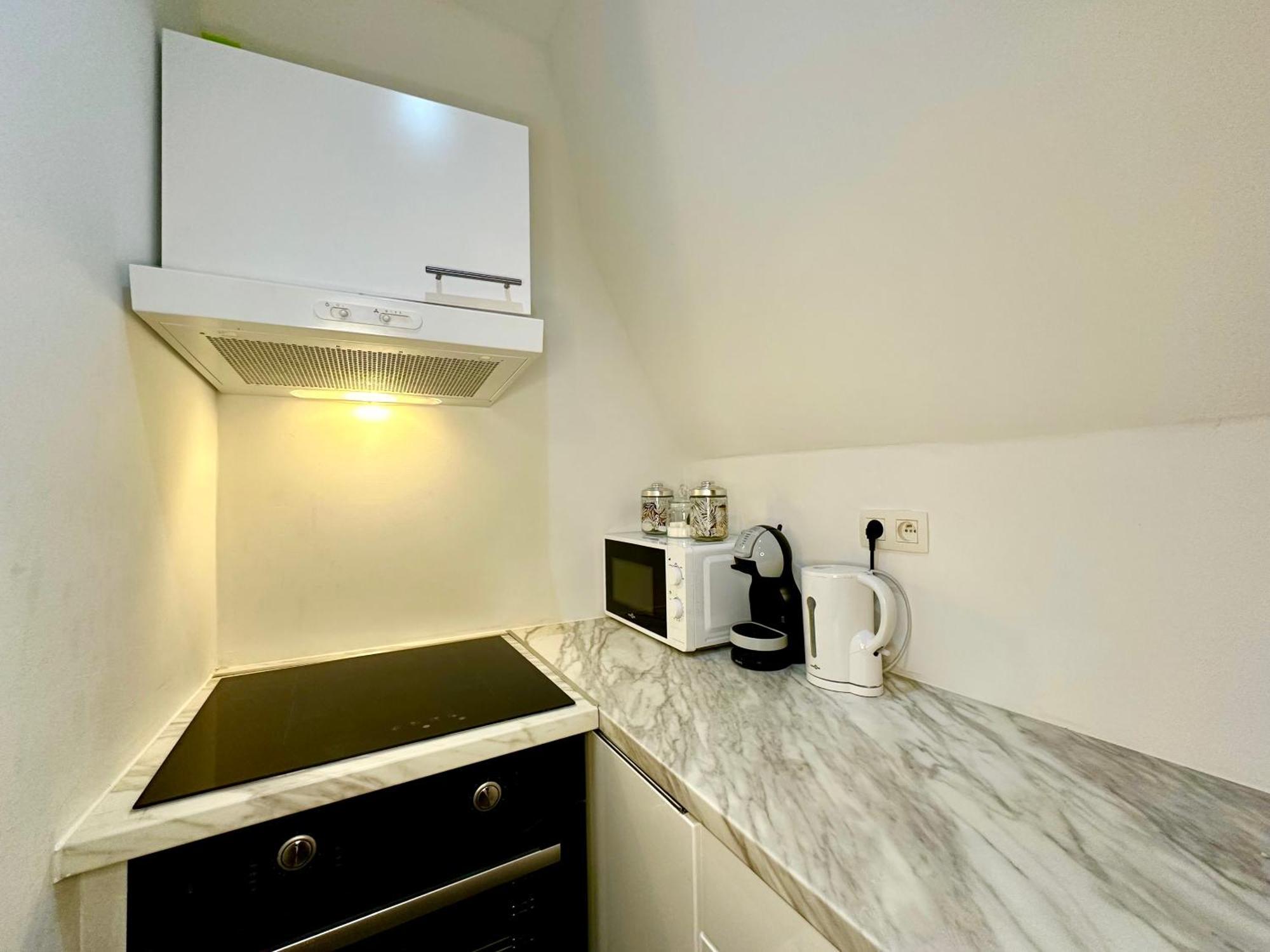 Luxury Suites Mons By Rikas Hotels מראה חיצוני תמונה