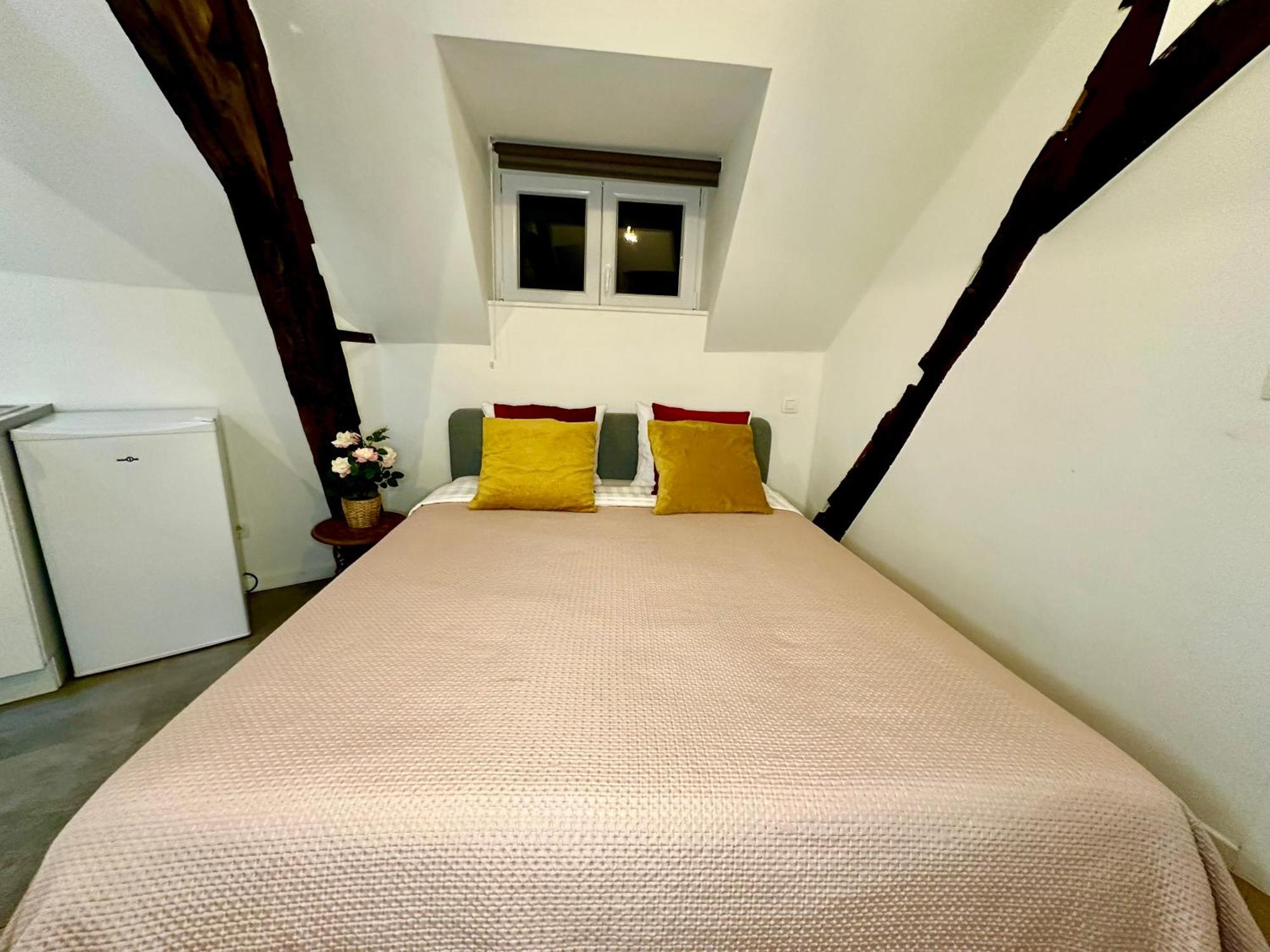 Luxury Suites Mons By Rikas Hotels מראה חיצוני תמונה