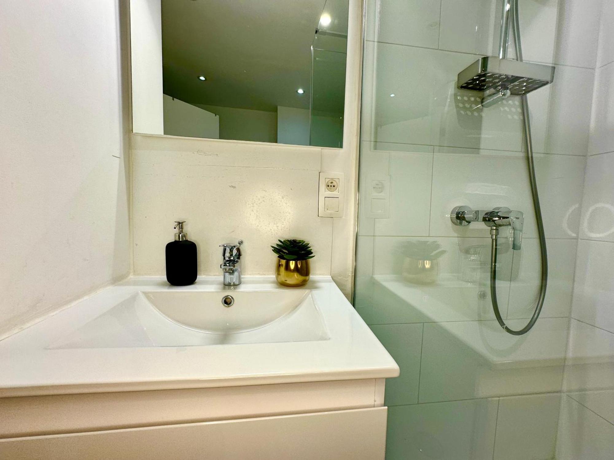 Luxury Suites Mons By Rikas Hotels מראה חיצוני תמונה
