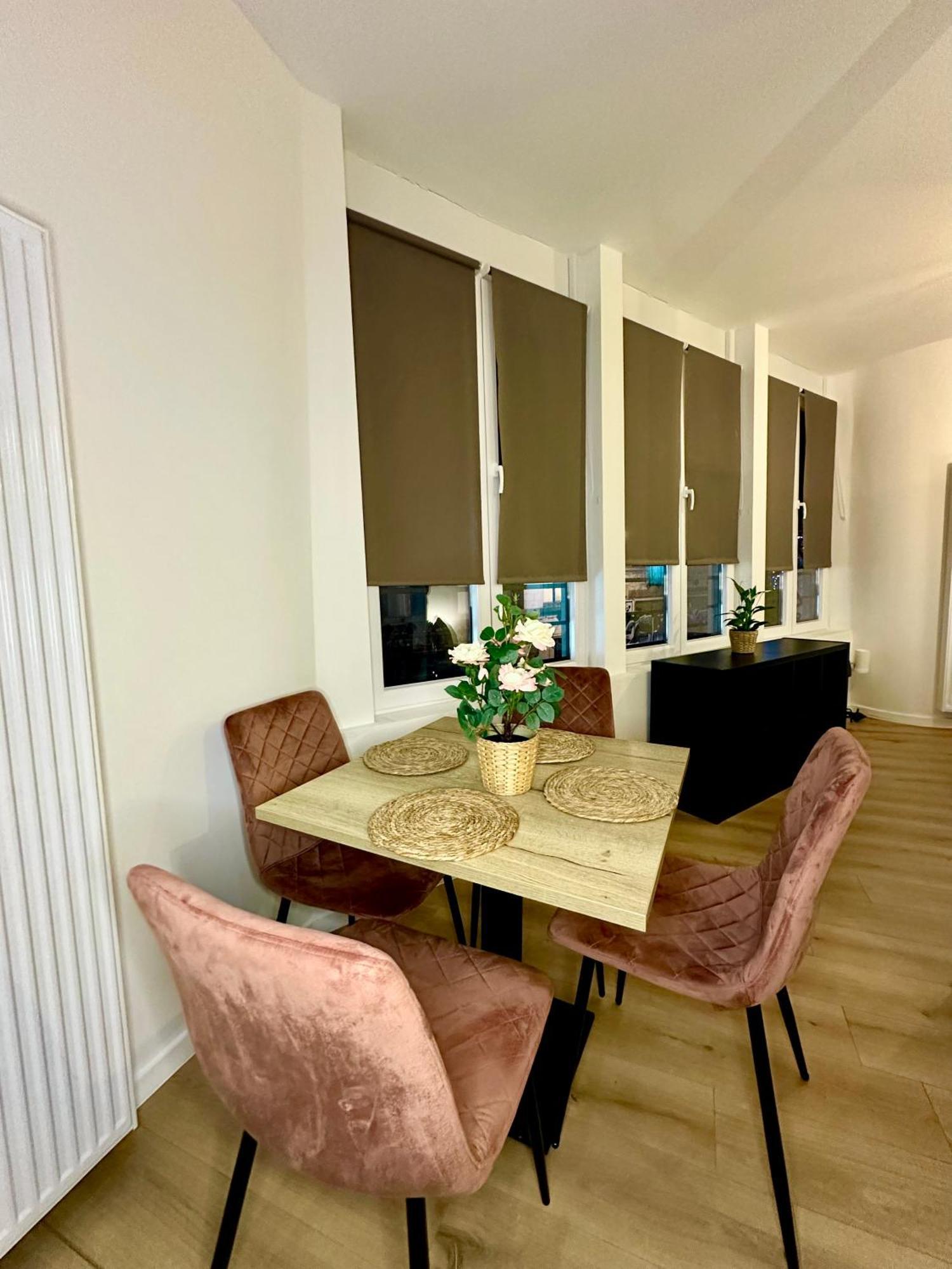 Luxury Suites Mons By Rikas Hotels מראה חיצוני תמונה
