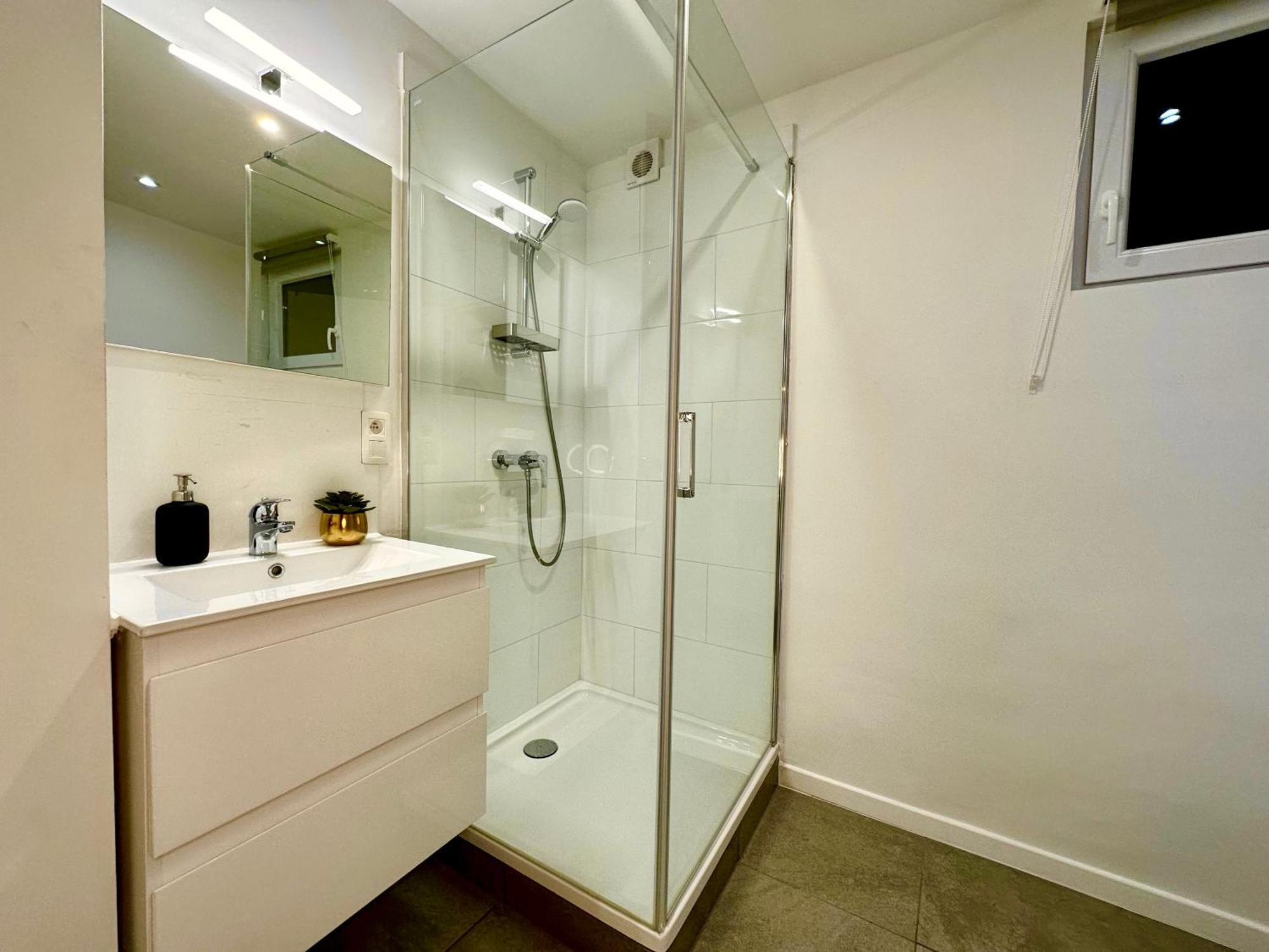 Luxury Suites Mons By Rikas Hotels מראה חיצוני תמונה