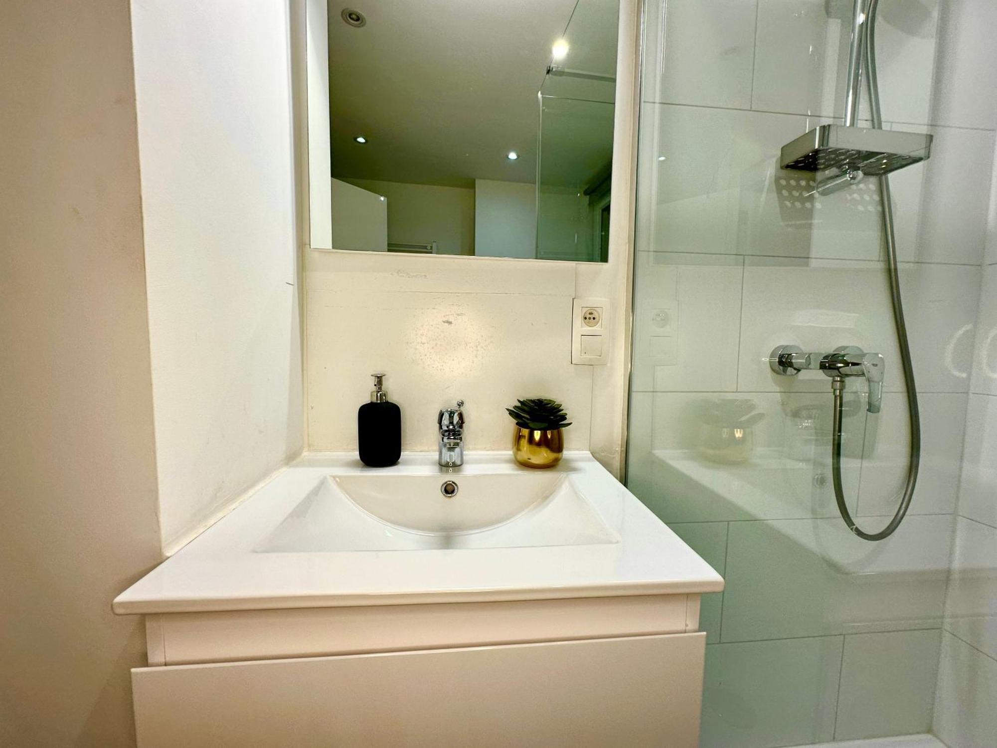 Luxury Suites Mons By Rikas Hotels מראה חיצוני תמונה