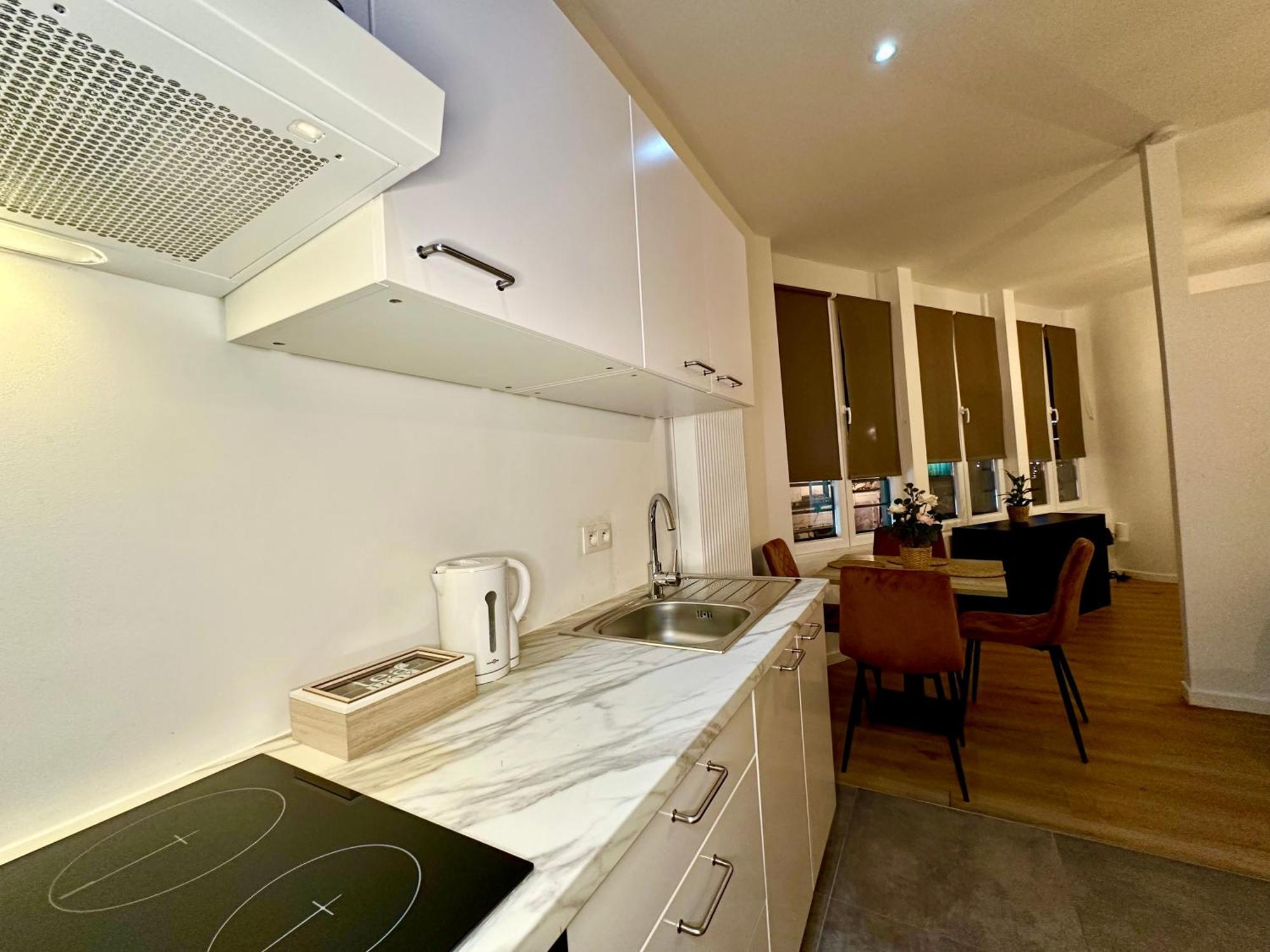 Luxury Suites Mons By Rikas Hotels מראה חיצוני תמונה