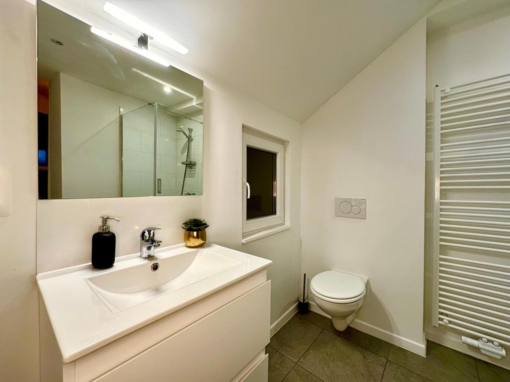 Luxury Suites Mons By Rikas Hotels מראה חיצוני תמונה