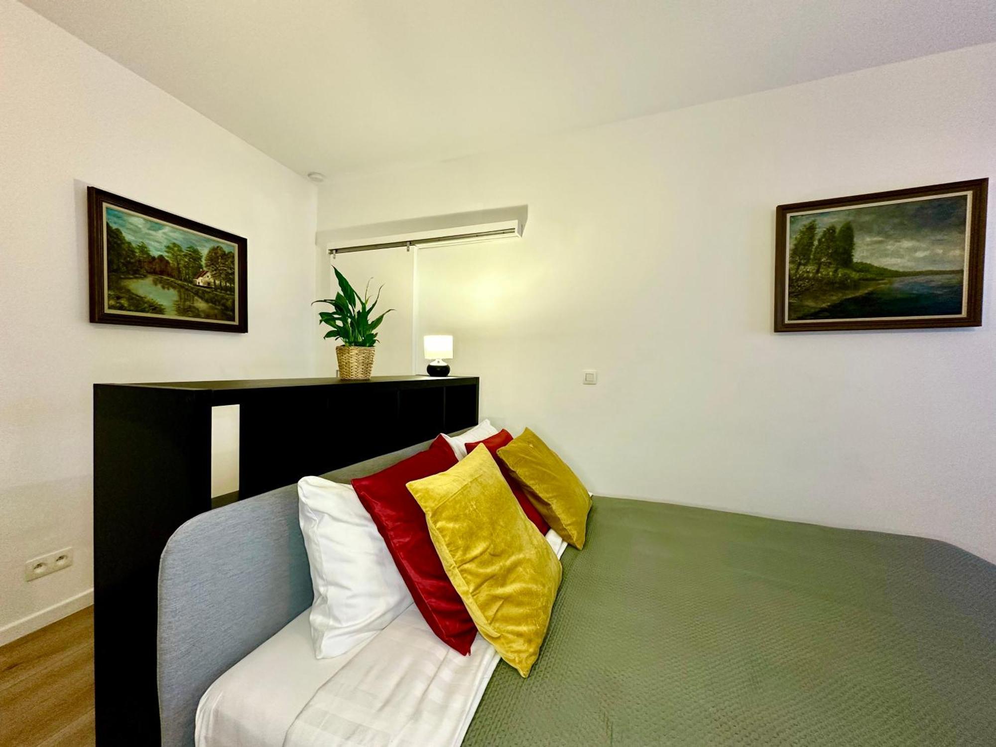 Luxury Suites Mons By Rikas Hotels מראה חיצוני תמונה