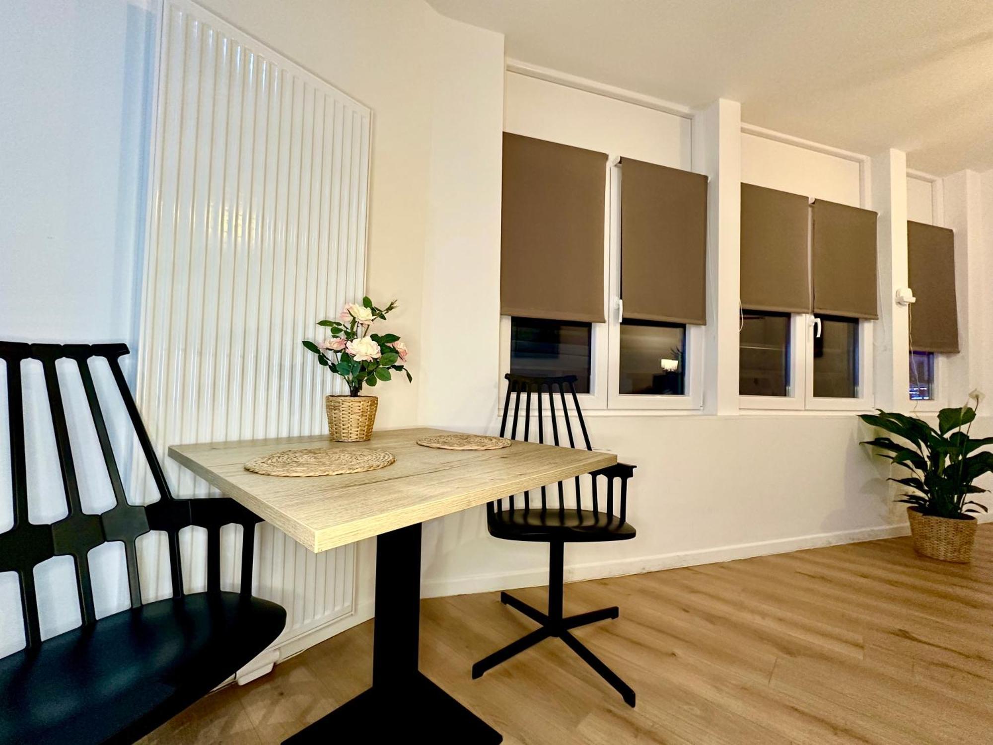 Luxury Suites Mons By Rikas Hotels מראה חיצוני תמונה